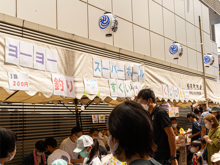 ヨーヨー釣りやスーパーボールすくい、くじ引きなどの縁日