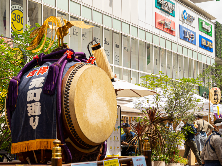 コピス吉祥寺のデッキ前の大太鼓