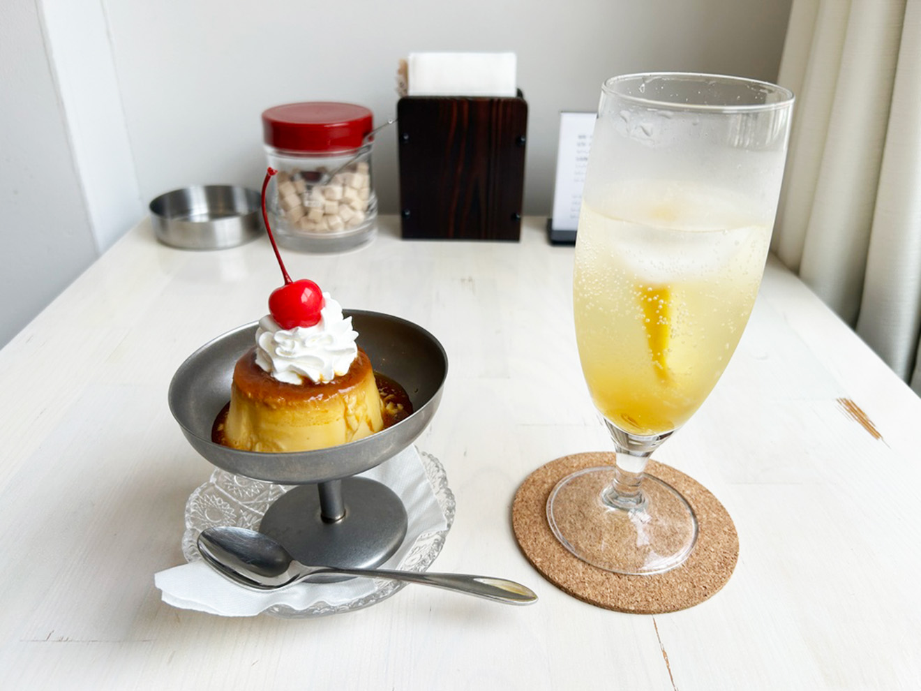 「喫茶パタア」のプリンとレモネード