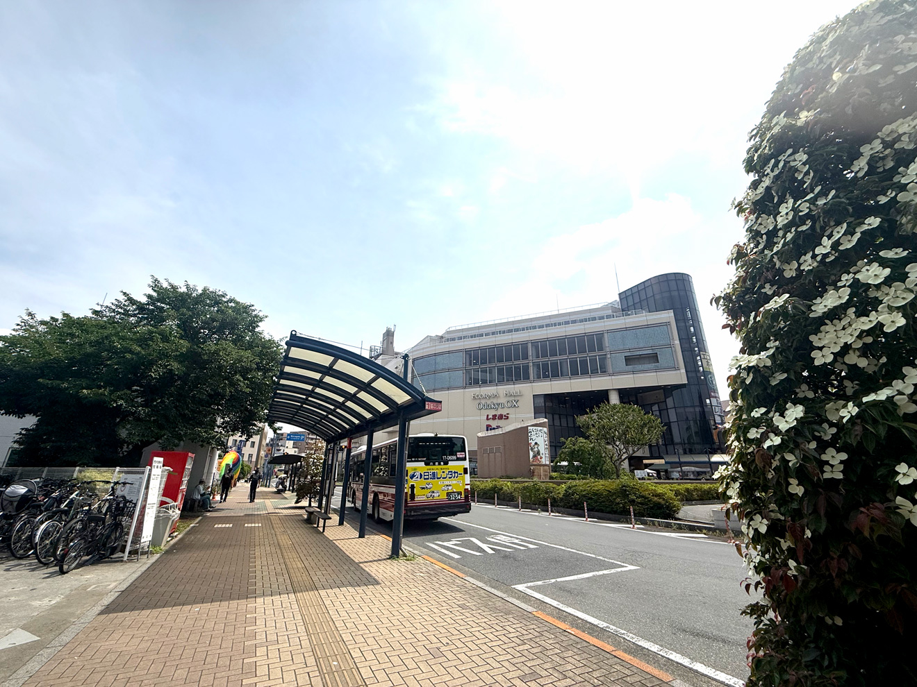 狛江駅前のバスロータリー