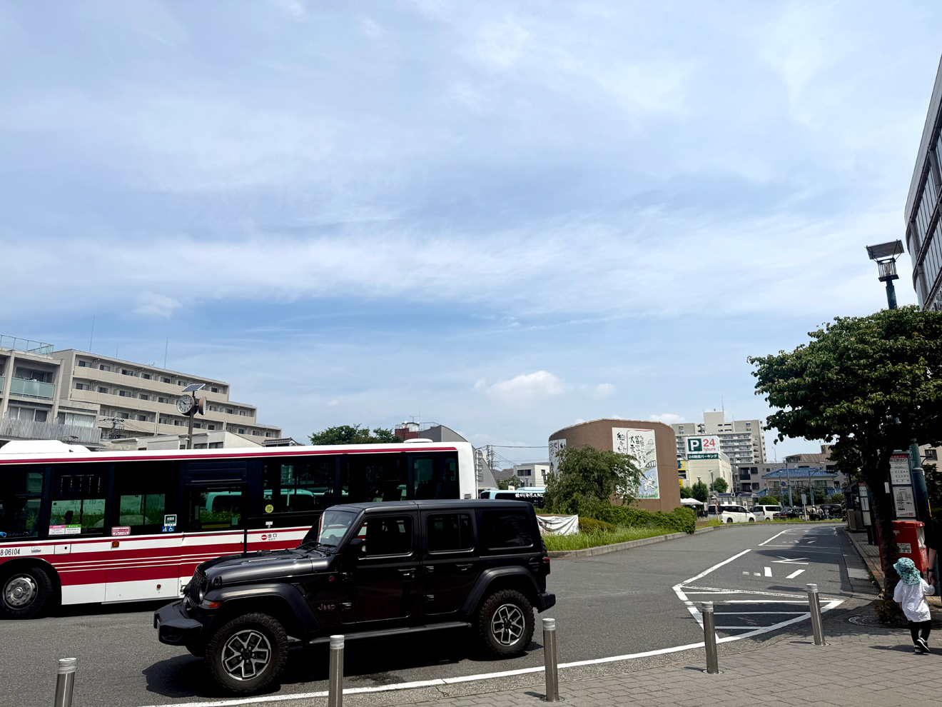 狛江駅前のバスロータリー