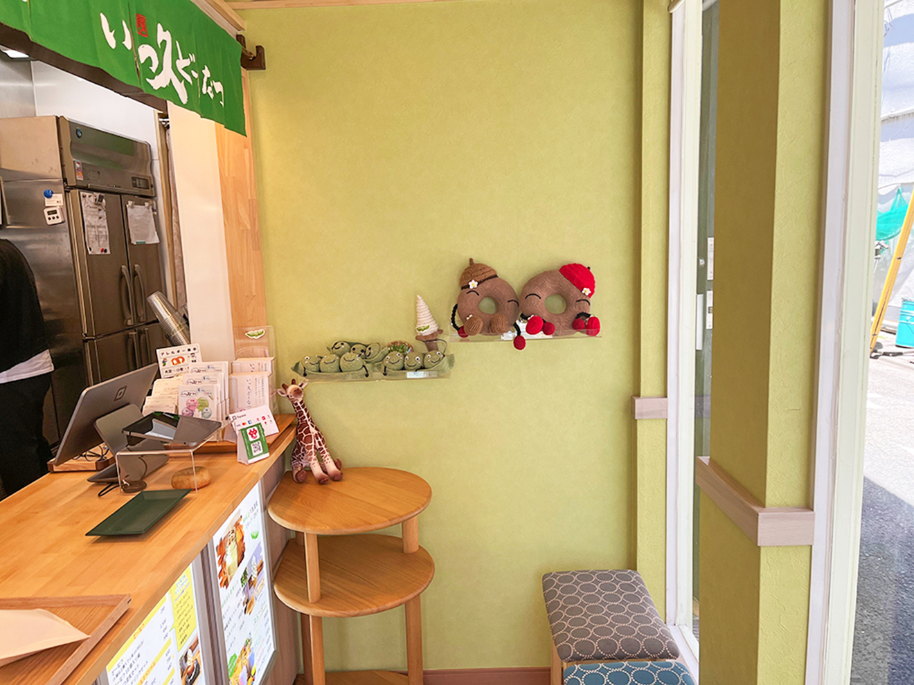 「いっ久どーなつ」店内