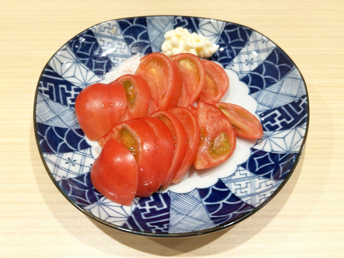 「日本酒と小料理 かめさん」の冷やしトマト