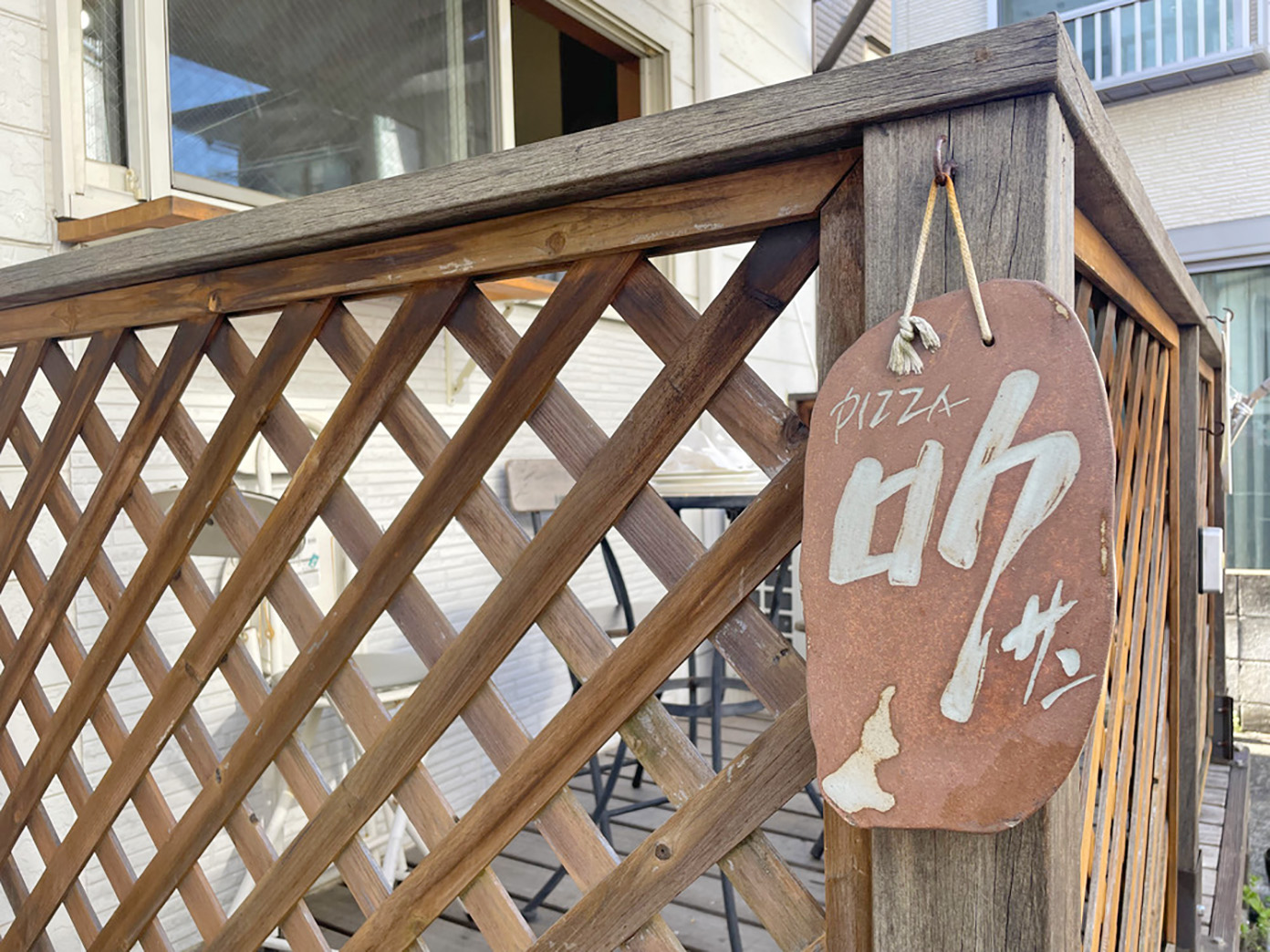 「ロクサン」の看板