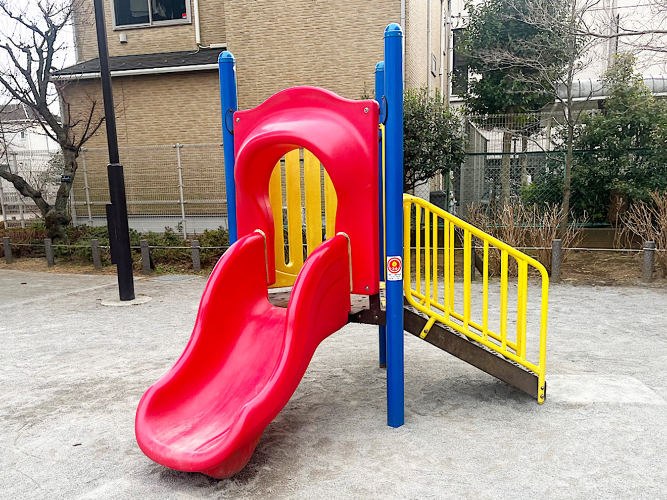「若林もみじ公園」のすべり台