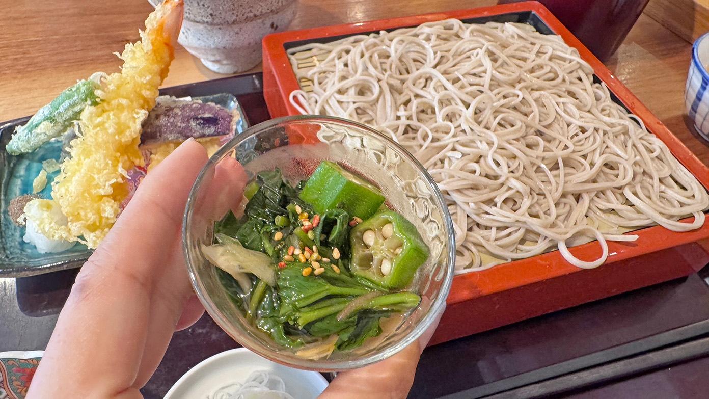 「蕎麦やましん」のオクラとモロヘイヤのあえ物