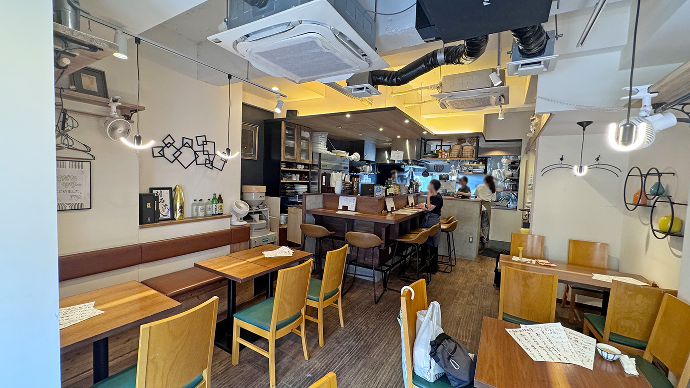 「蕎麦やましん」の店内