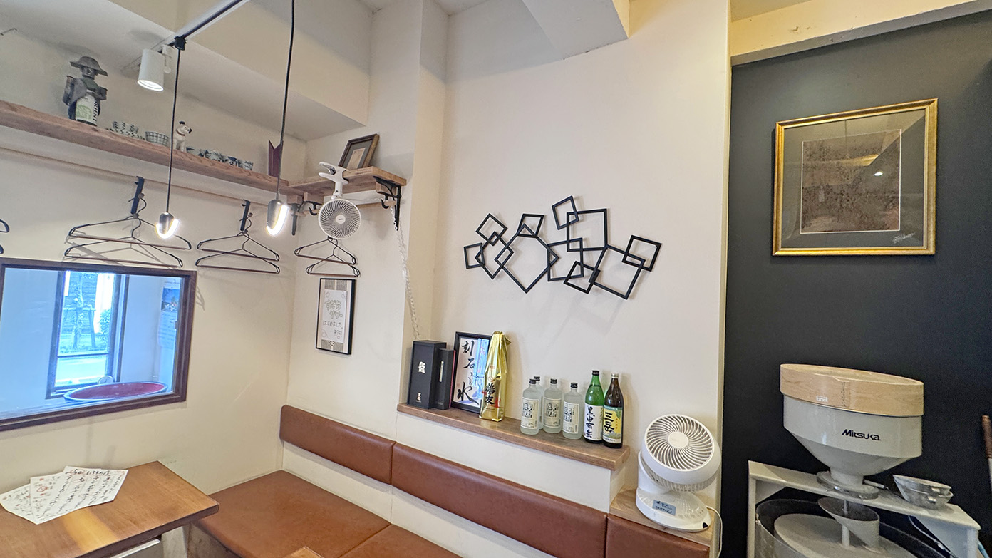 「蕎麦やましん」の店内