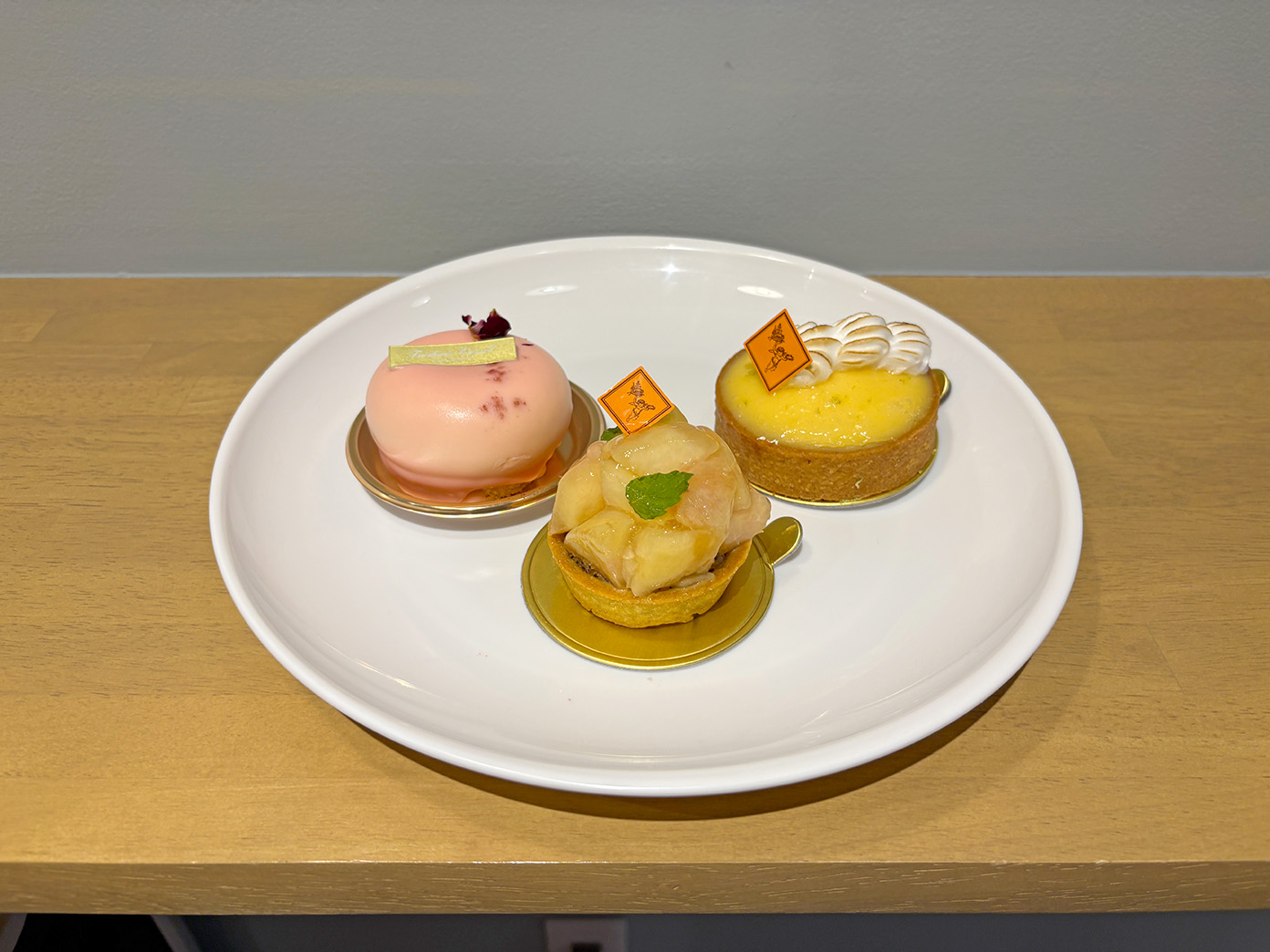 「フレデリック・カッセル 経堂アトリエ店」のタルトとチーズケーキ