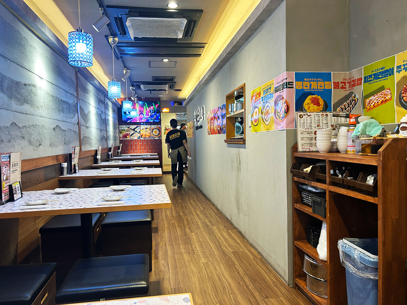 「韓国屋台 ホンデポチャ 吉祥寺店」店内