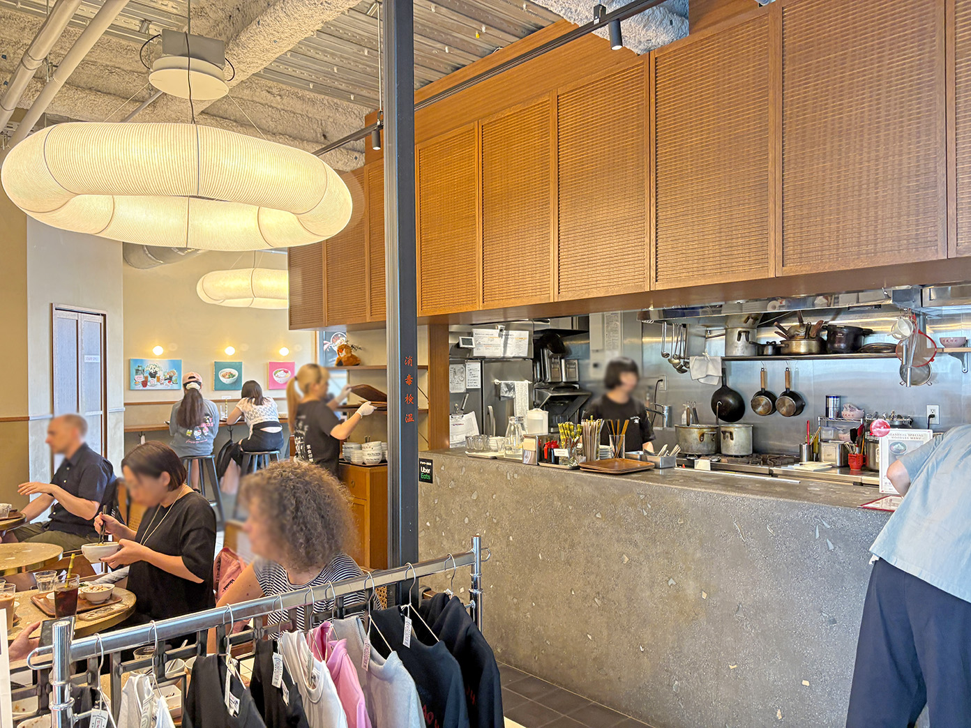「明天好好」の店内