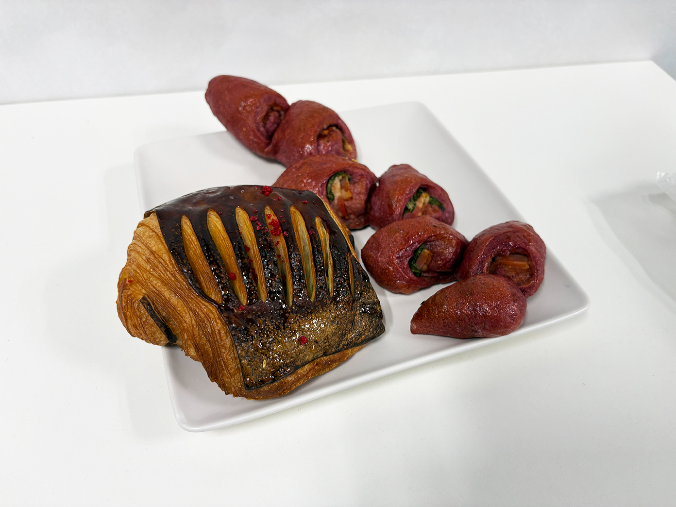 「Boulangerie ANTENDO」大葉梅肉ベーコンエピ、ショコラティーヌ