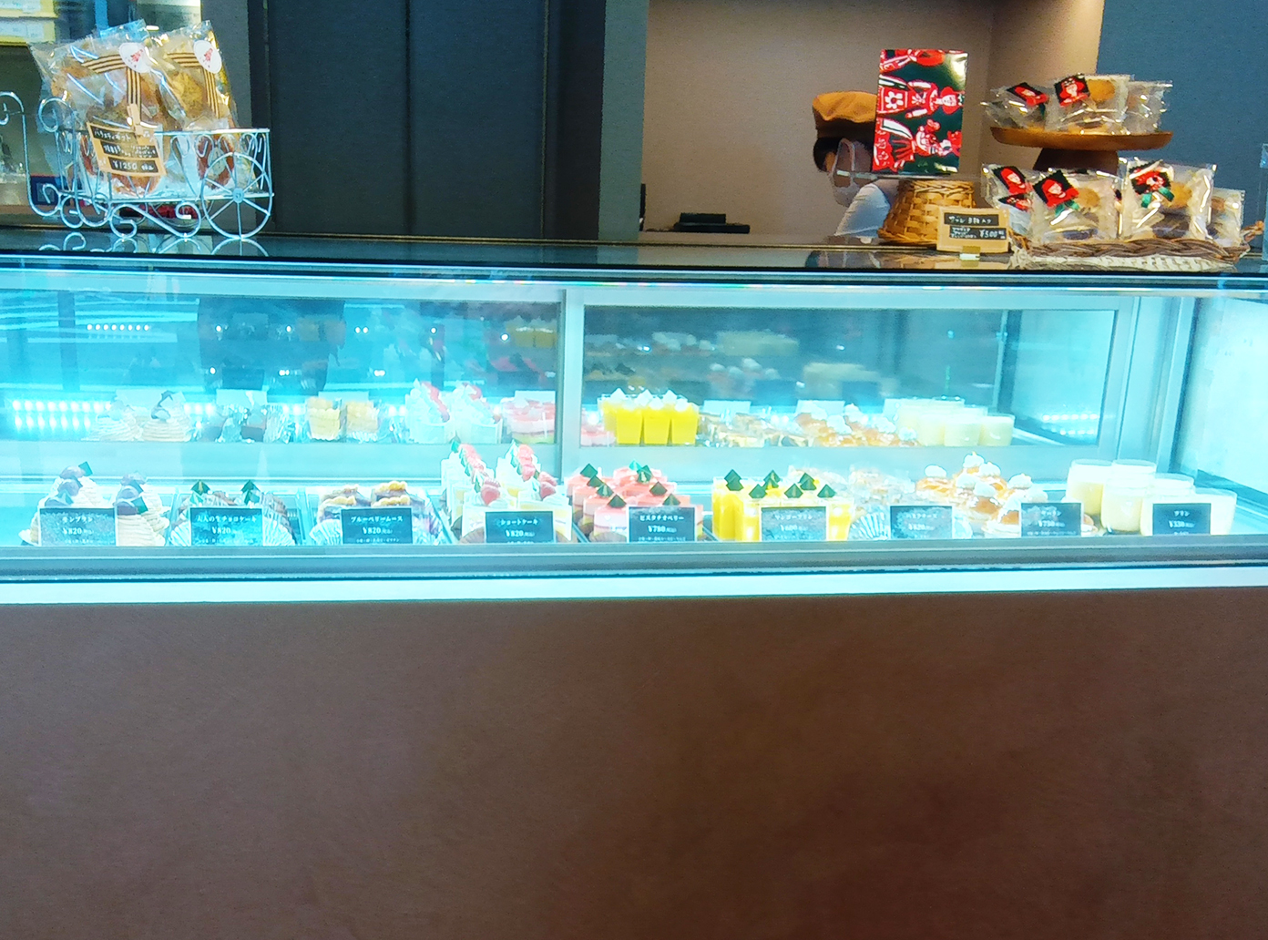 こけし屋のケーキのショーケース