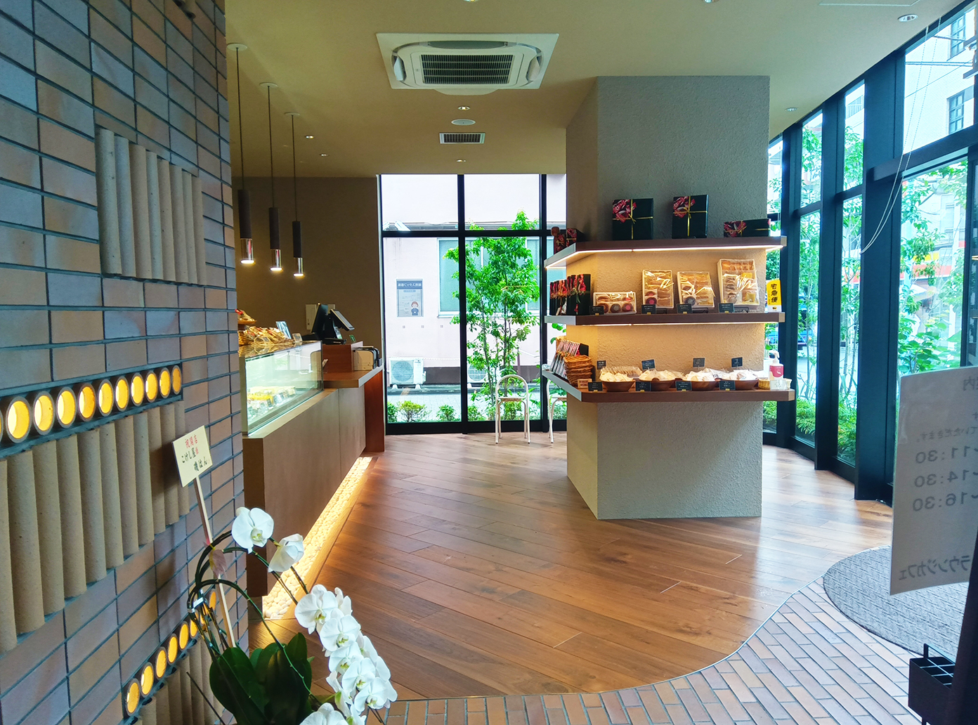 こけし屋の販売コーナー