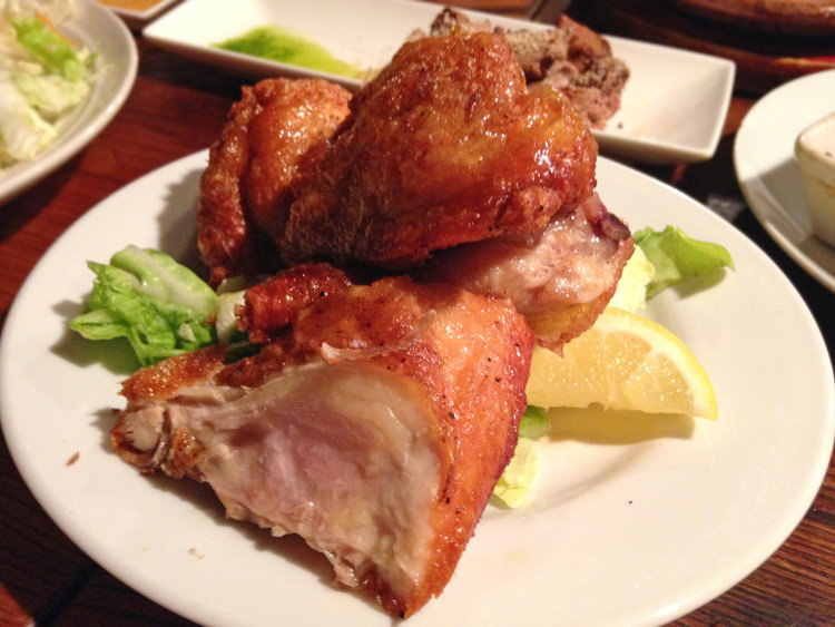 東京コケコッコ本舗の名物!!ひな鶏半身揚