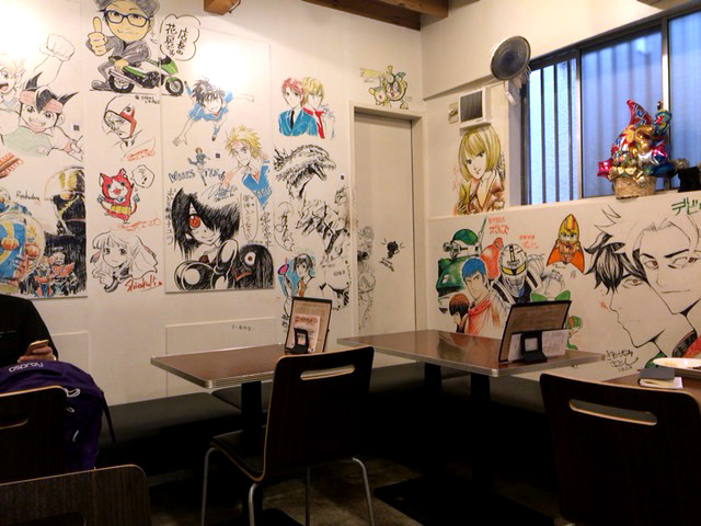 イナズマ カフェの店内