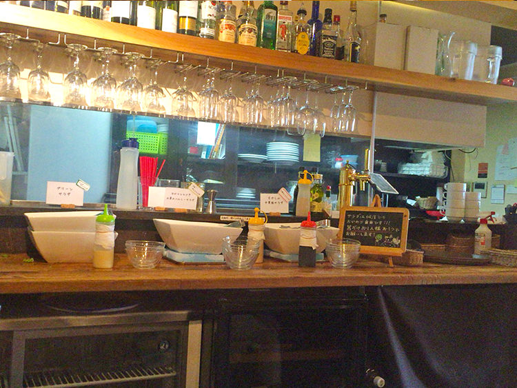 ニクータのおかわり自由サラダバー