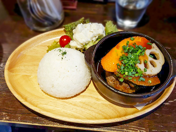 Meet Meats 5バルの牛肉100%の手ごねハンバーグプレート