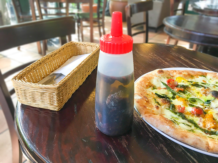 cafe Felice（カフェ・フェリーチェ）のレッドペッパーオイル漬
