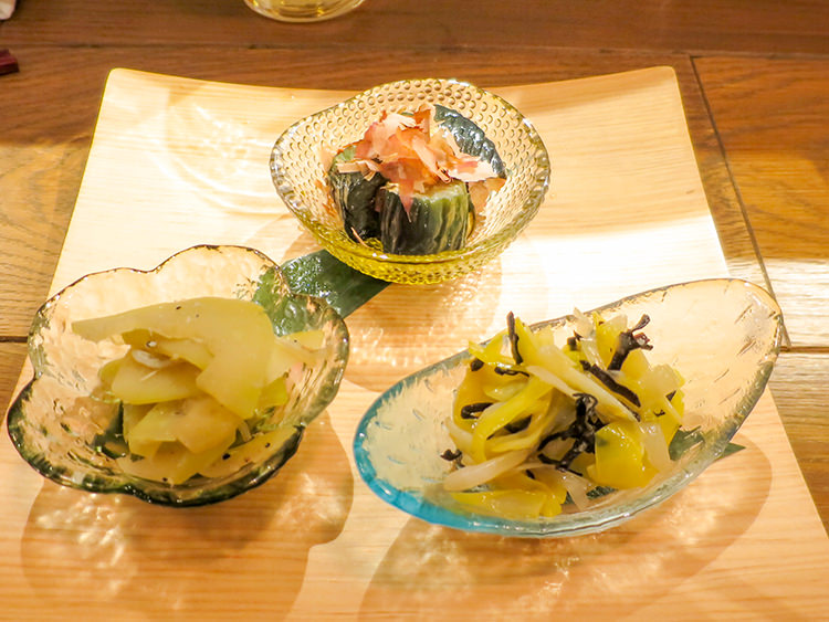 えんがわ 荻窪店のおばんざい3種青パパイヤと雑魚の金平・旬のお浸し・黄ニラシャキシャキ和え