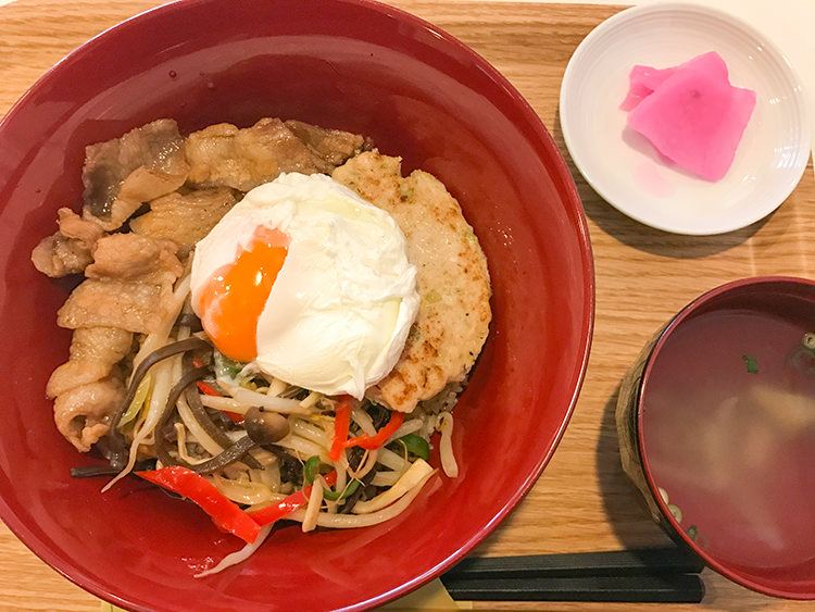 中野 ナカノバの薬膳丼とろ~り卵のせ