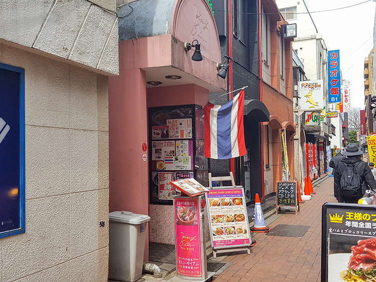 クルンサイアムのピンクの壁