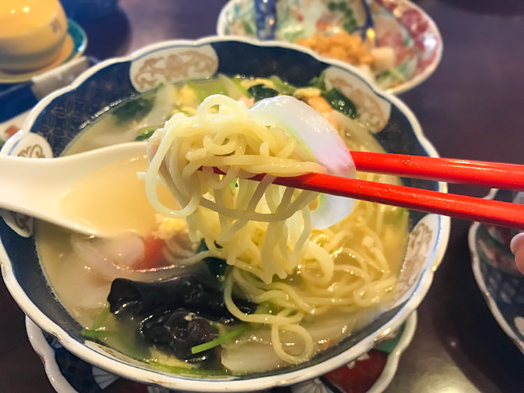 中野 天祥の海老とトマトの卵とじそば(小)