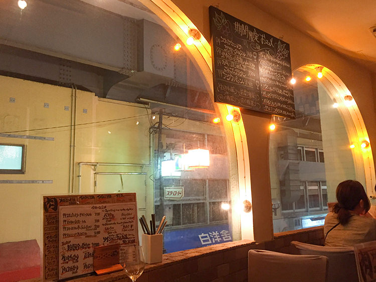RAINBOW WINE&KITCHENのの店内