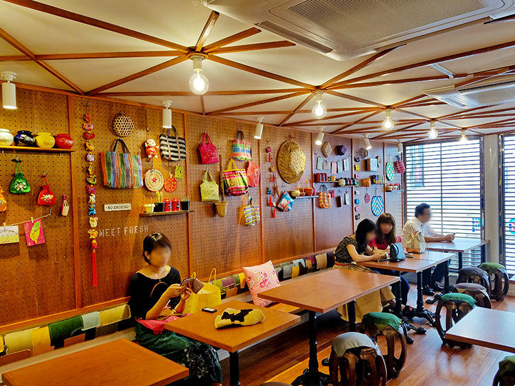 「MeetFresh 鮮芋仙(シェンユイシェン) 吉祥寺北口店」の店内