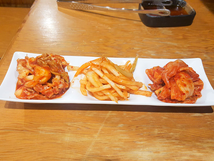たまには焼肉 高円寺店のキムチ盛り合わせ