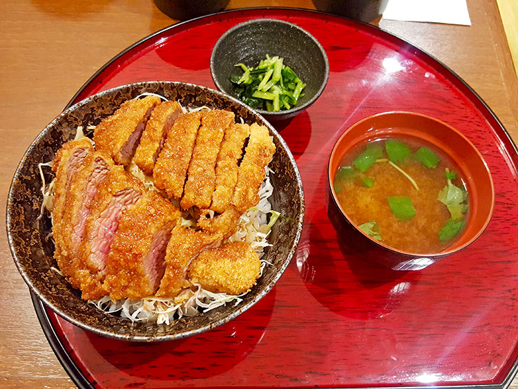 牛カツ専門店 京都勝牛の特選 牛ソースカツ丼 950円