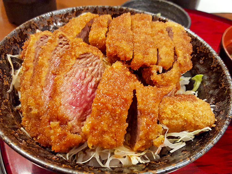 牛カツ専門店 京都勝牛の特選 牛ソースカツ丼 950円