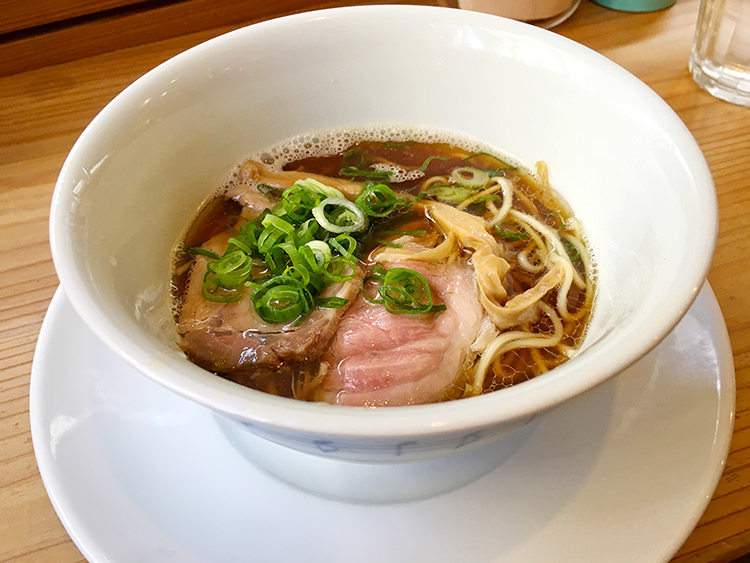 「らーめんとこおりのおやつ ねいろ屋」の瀬戸内しょーゆラーメン