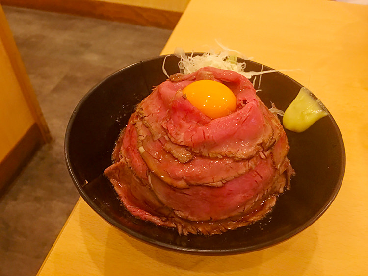 the肉丼の店 吉祥寺店のレアローストビーフ丼(大)