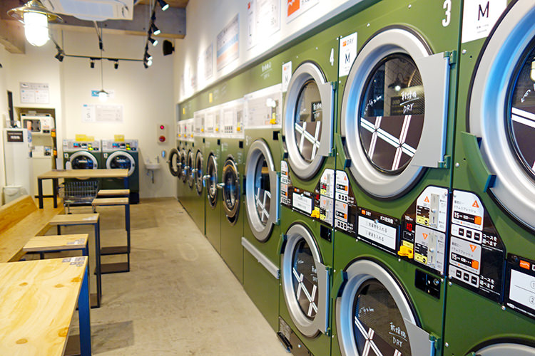 BALUKO LAUNDRY PLACE三鷹(バルコ ランドリー プレイス)のコインランドリー側の店内