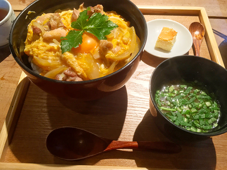 たまやの炭火焼き 親子丼 1050円