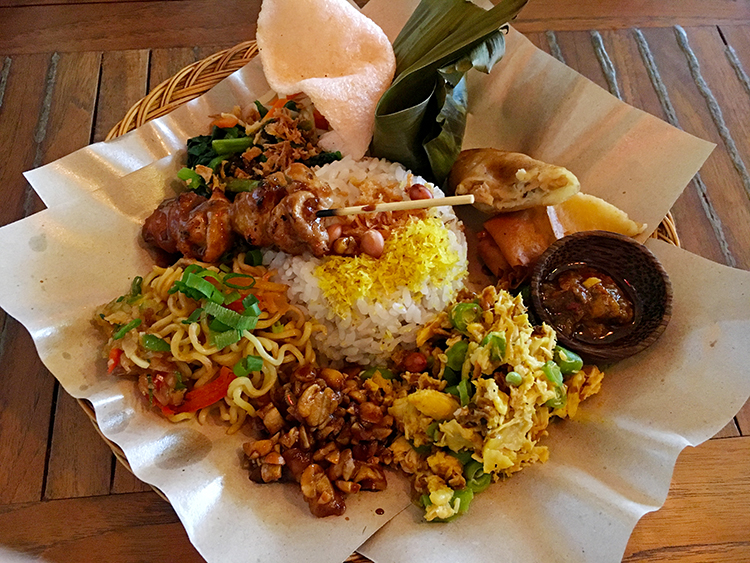 カフェバリチャンプル (cafe Bali Campur)のナシチャンプル