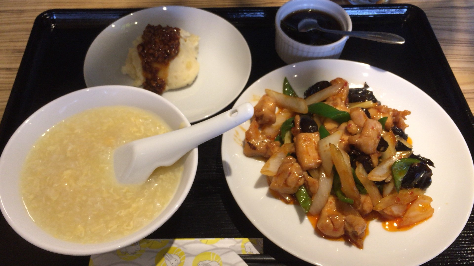呉さんの台湾料理のきくらげ炒めのランチ