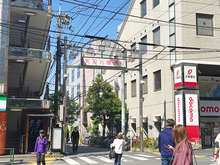 「荻窪 中華屋啓ちゃん」へは天沼八幡通りを抜けていきます