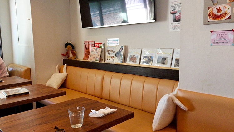 カフェ・ミニヨンの店内