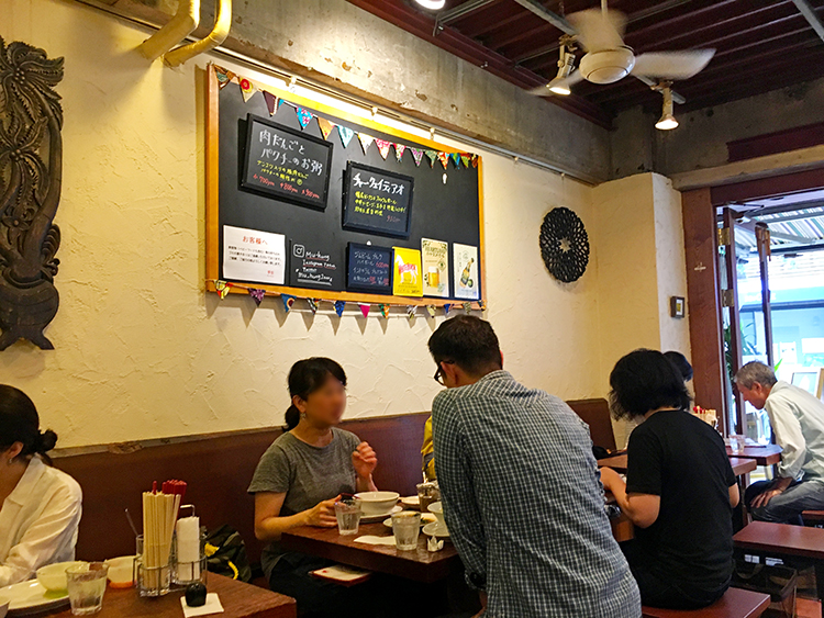 「海南チキンライスMu-Hung（夢飯）」の店内