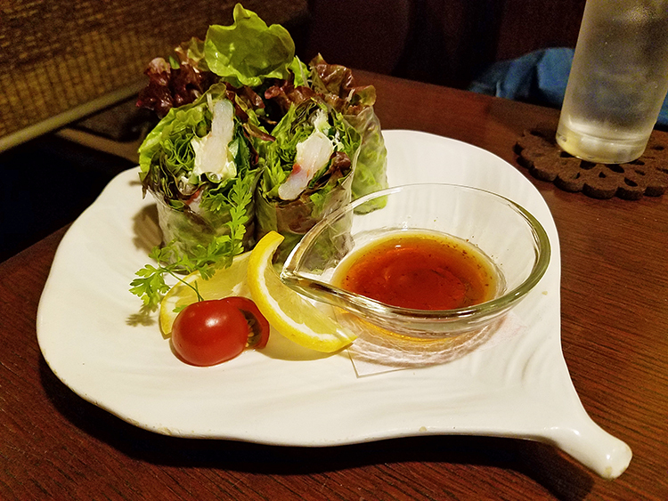 Diningさんさんのエビと梅肉の生春巻き 680円