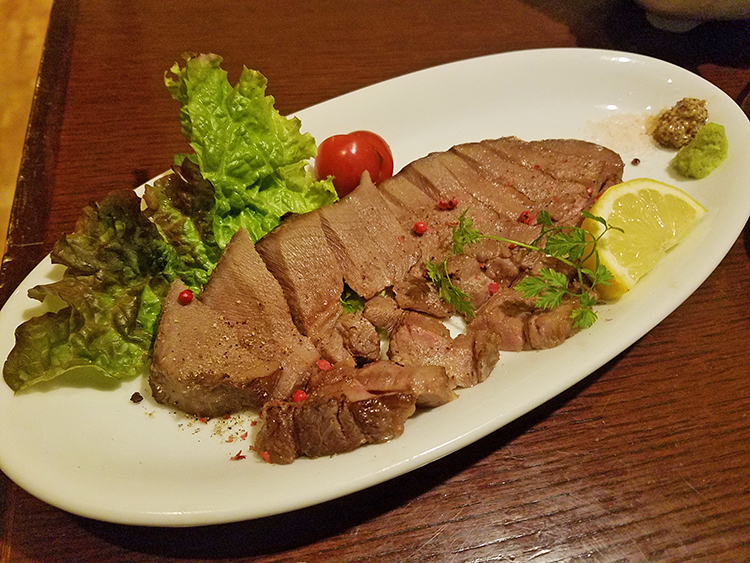 Diningさんさんの牛タン塩釜焼き 1580円