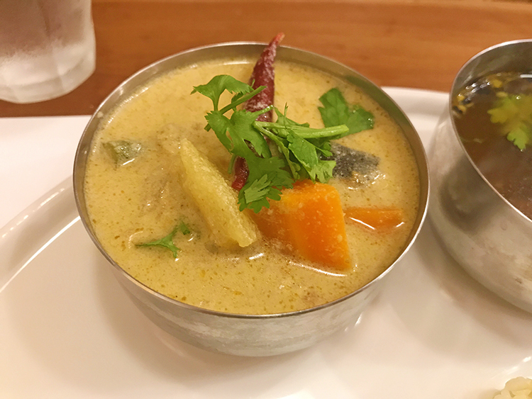 レインボウスパイス食堂 かぶとの野菜カレー