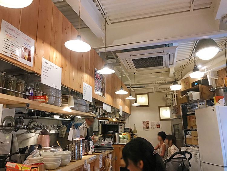 レインボウスパイス食堂 かぶとの店内