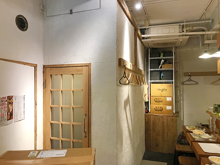レインボウスパイス食堂 かぶとの店内