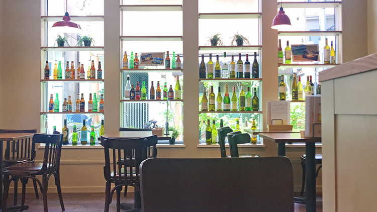 cafe & bar Quartetの壁際のお席