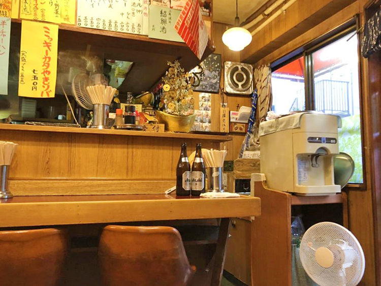 ミッキー飯店の店内