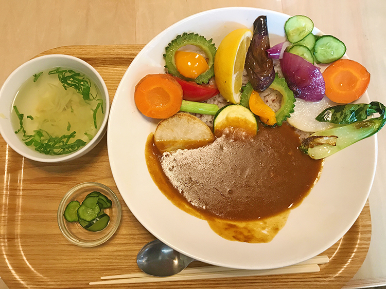 ムサシノ野菜食堂miluna-naの野菜いっぱいカレー