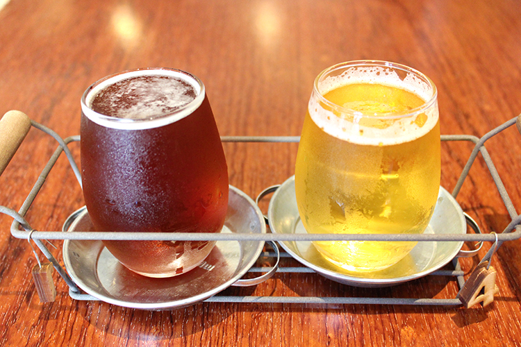 OGA BREWING COMPANYの三鷹ビール(ペールエール。ボードの1番)吉祥寺ビール(4番)